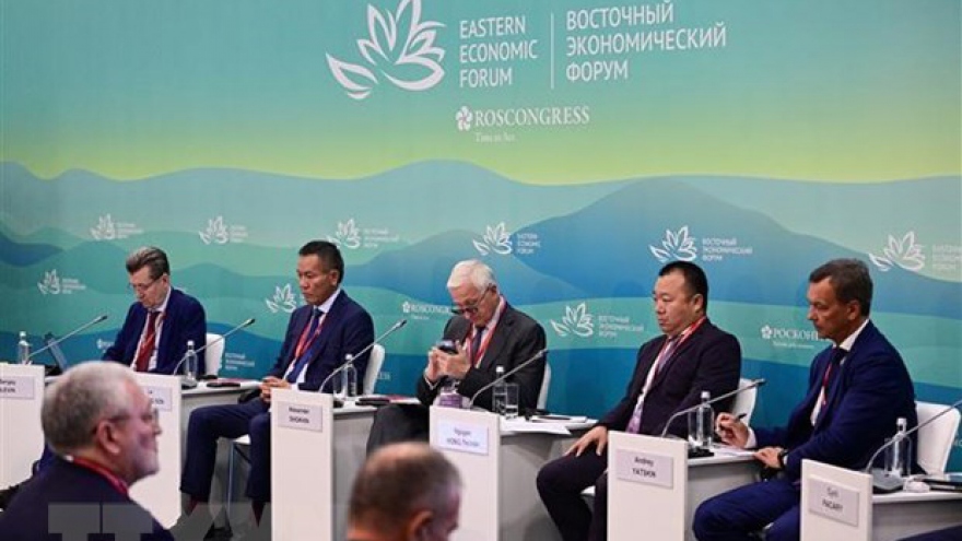 Vietnam, Russia hold business dialogue at EEF 2022